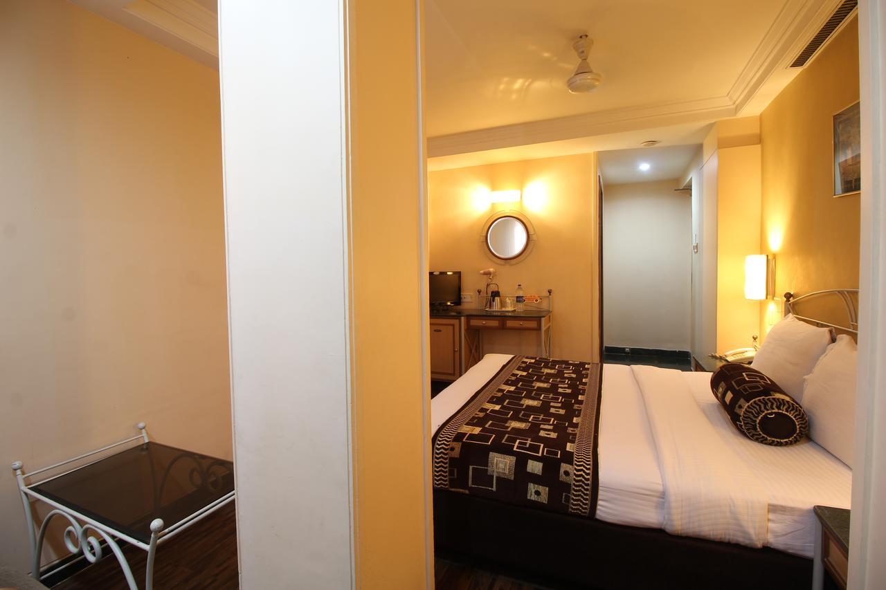 Hotel Gurukripa Daman Luaran gambar