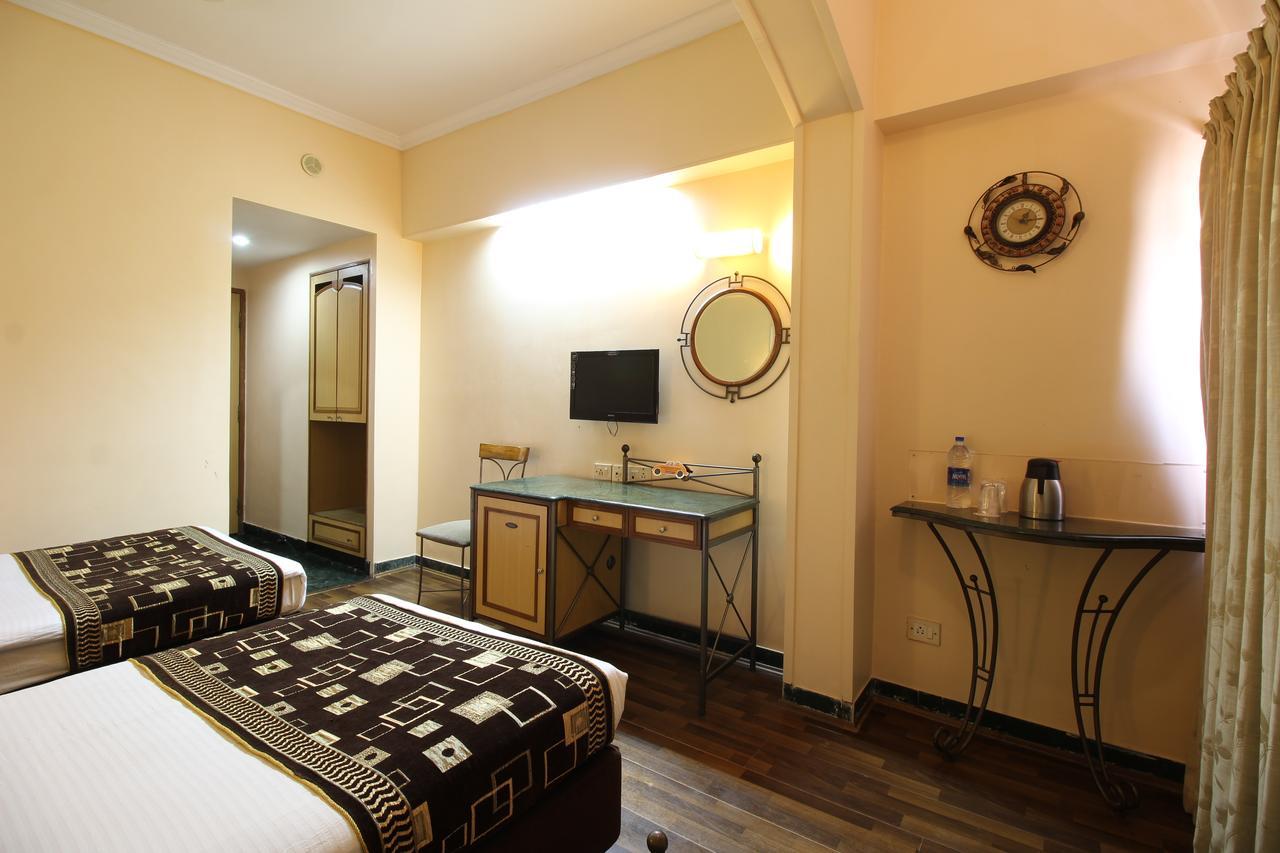 Hotel Gurukripa Daman Luaran gambar