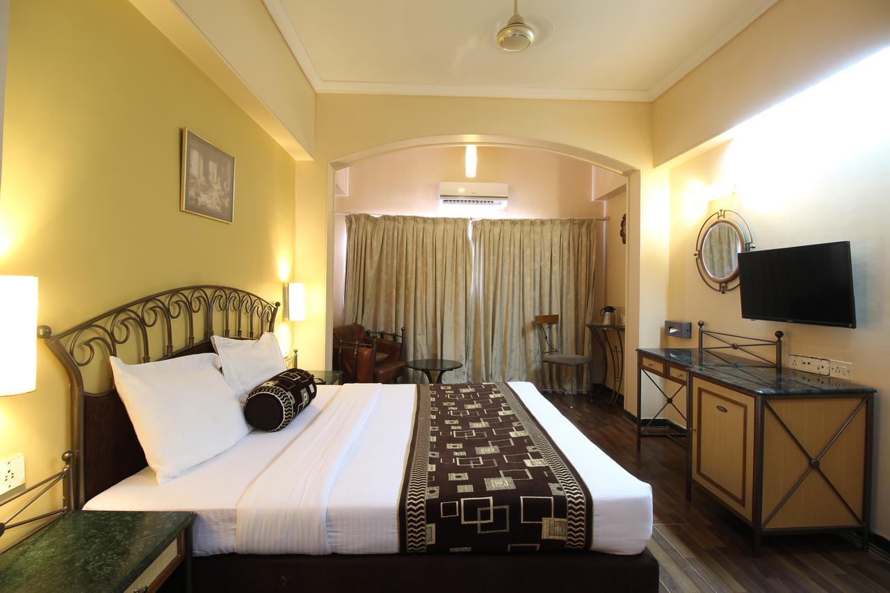 Hotel Gurukripa Daman Luaran gambar