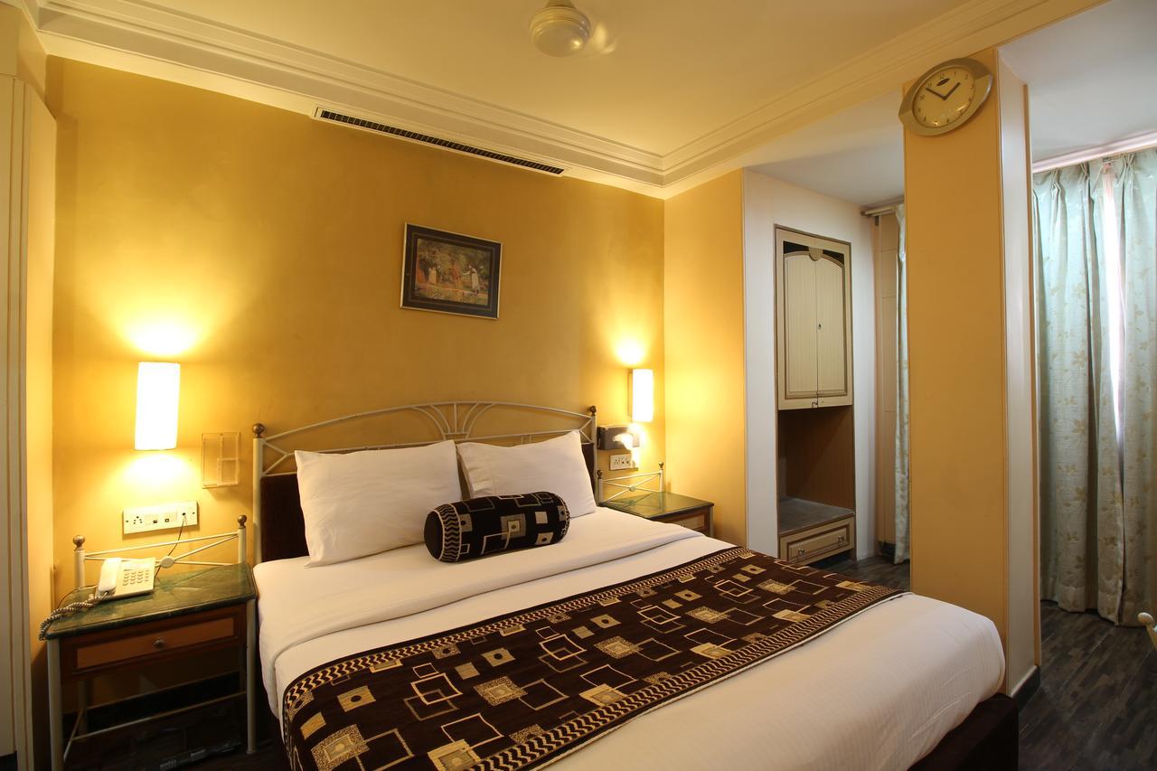 Hotel Gurukripa Daman Luaran gambar