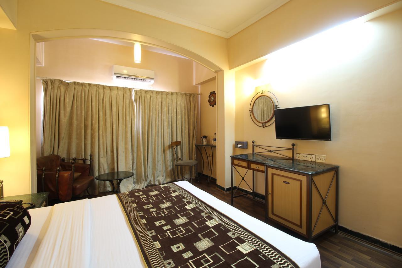 Hotel Gurukripa Daman Luaran gambar