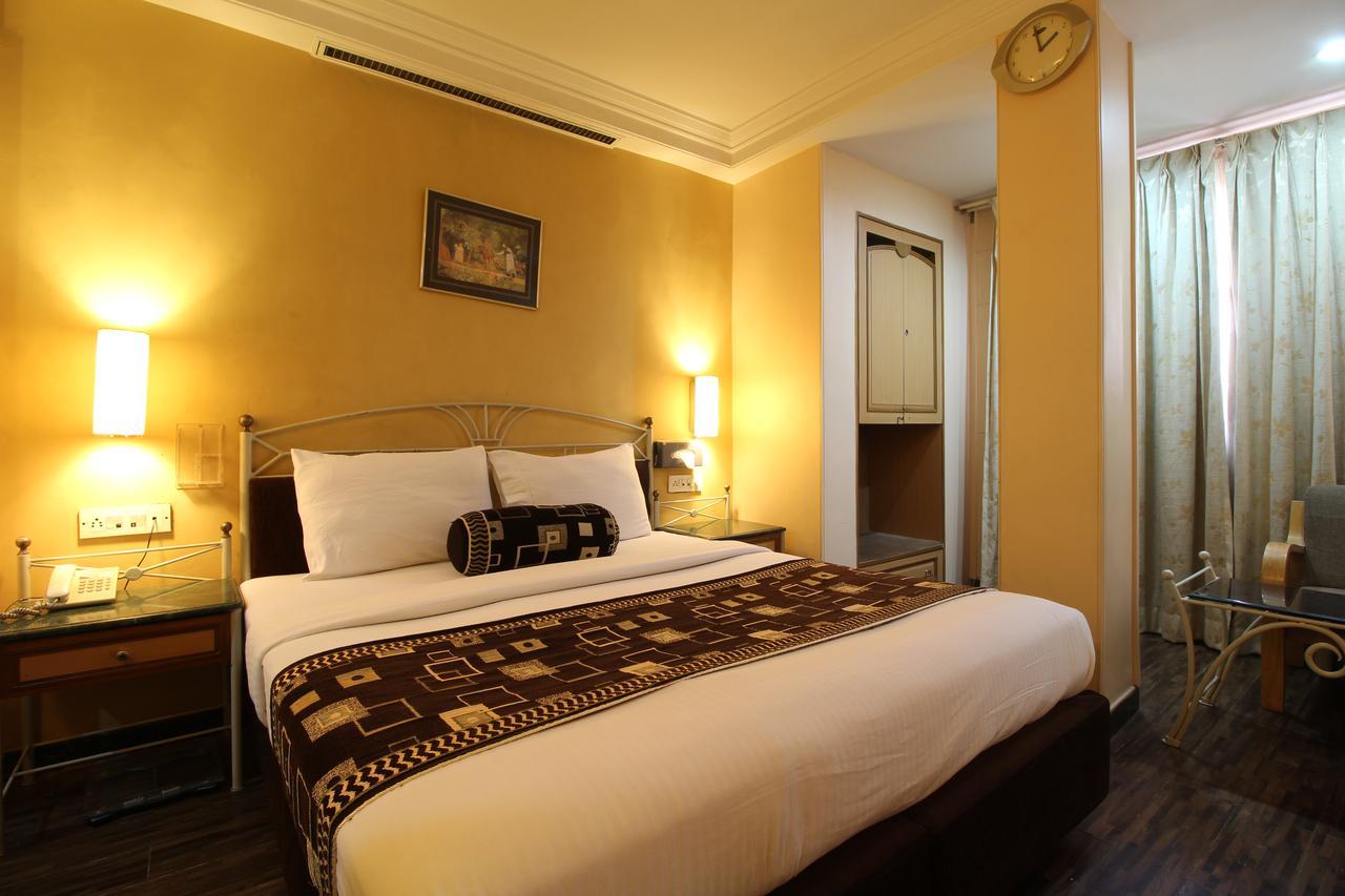 Hotel Gurukripa Daman Luaran gambar