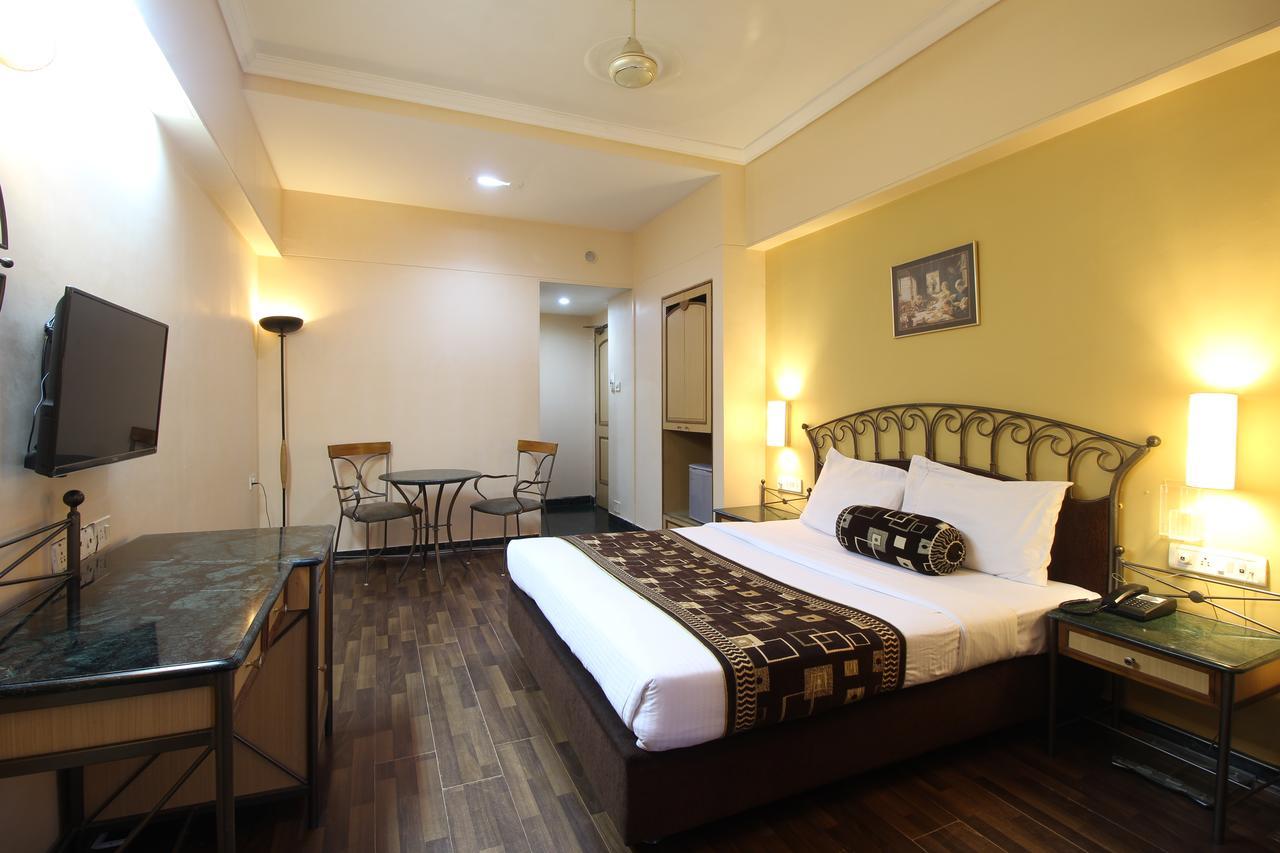 Hotel Gurukripa Daman Luaran gambar