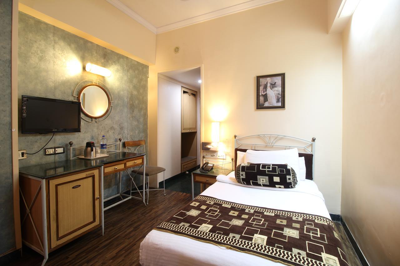 Hotel Gurukripa Daman Luaran gambar