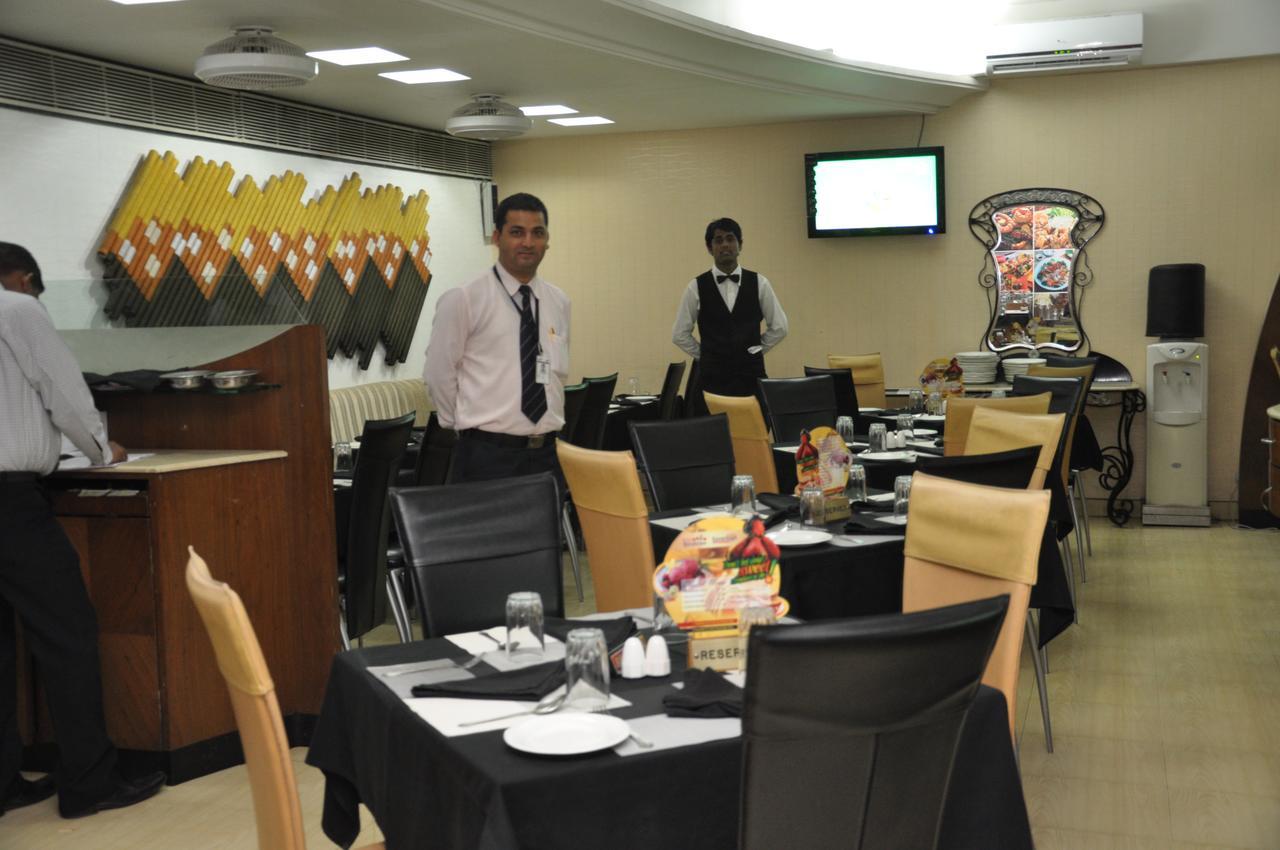 Hotel Gurukripa Daman Luaran gambar