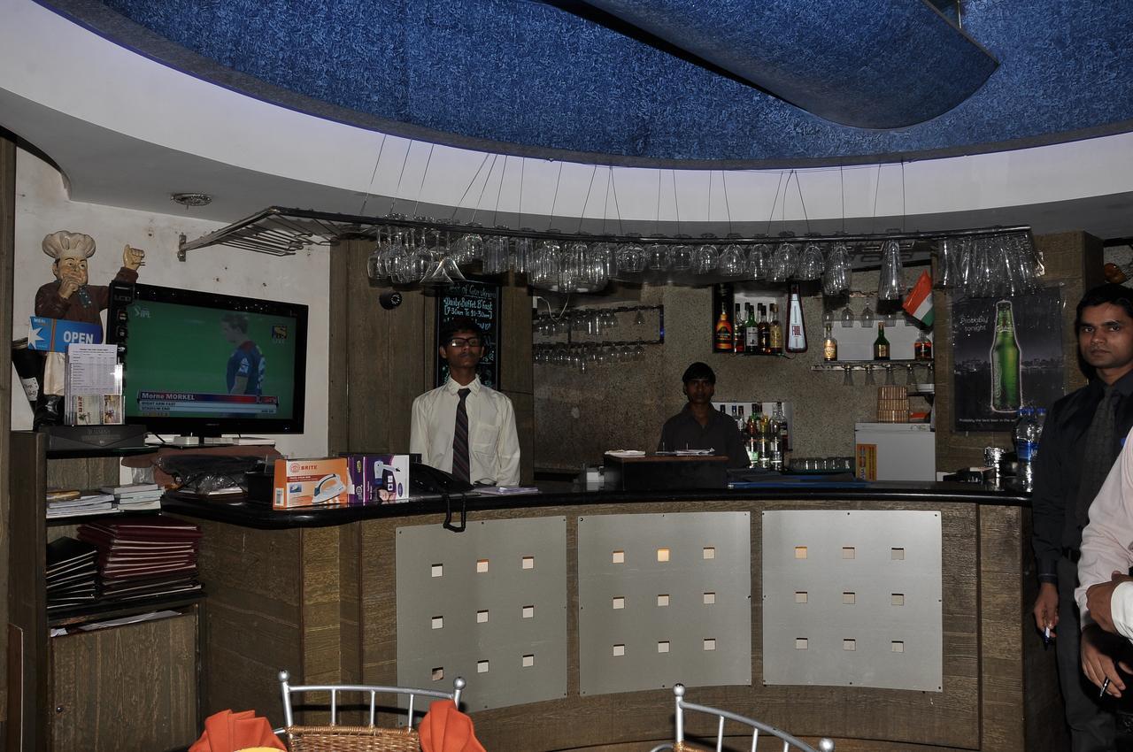 Hotel Gurukripa Daman Luaran gambar