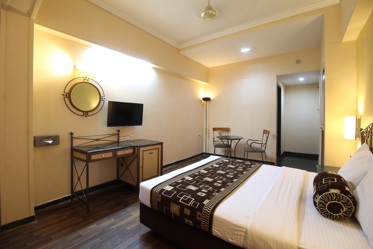 Hotel Gurukripa Daman Luaran gambar