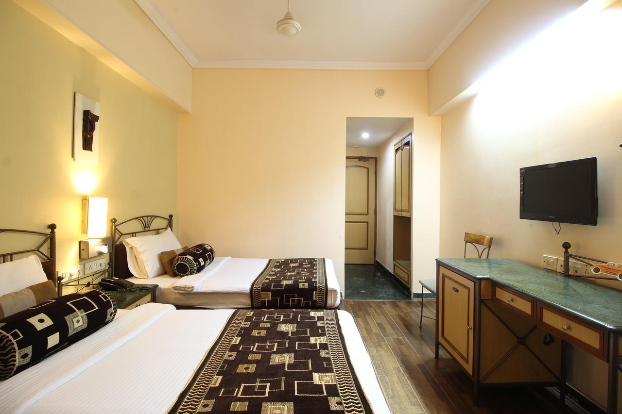 Hotel Gurukripa Daman Luaran gambar