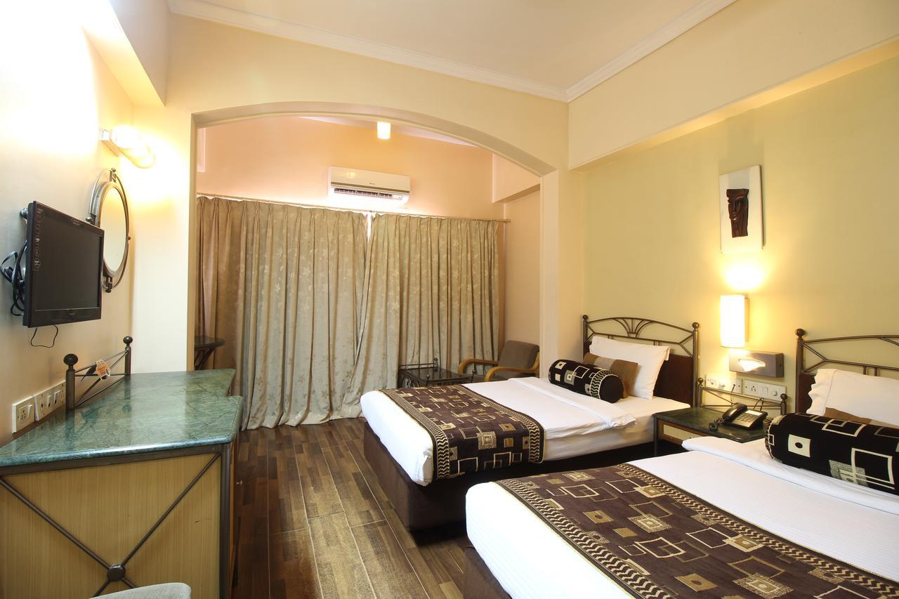 Hotel Gurukripa Daman Luaran gambar