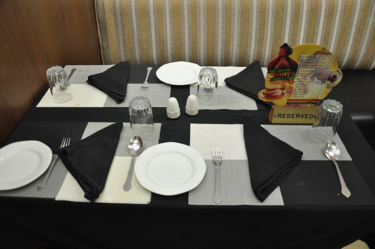 Hotel Gurukripa Daman Luaran gambar