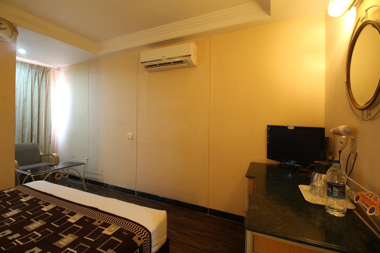 Hotel Gurukripa Daman Luaran gambar
