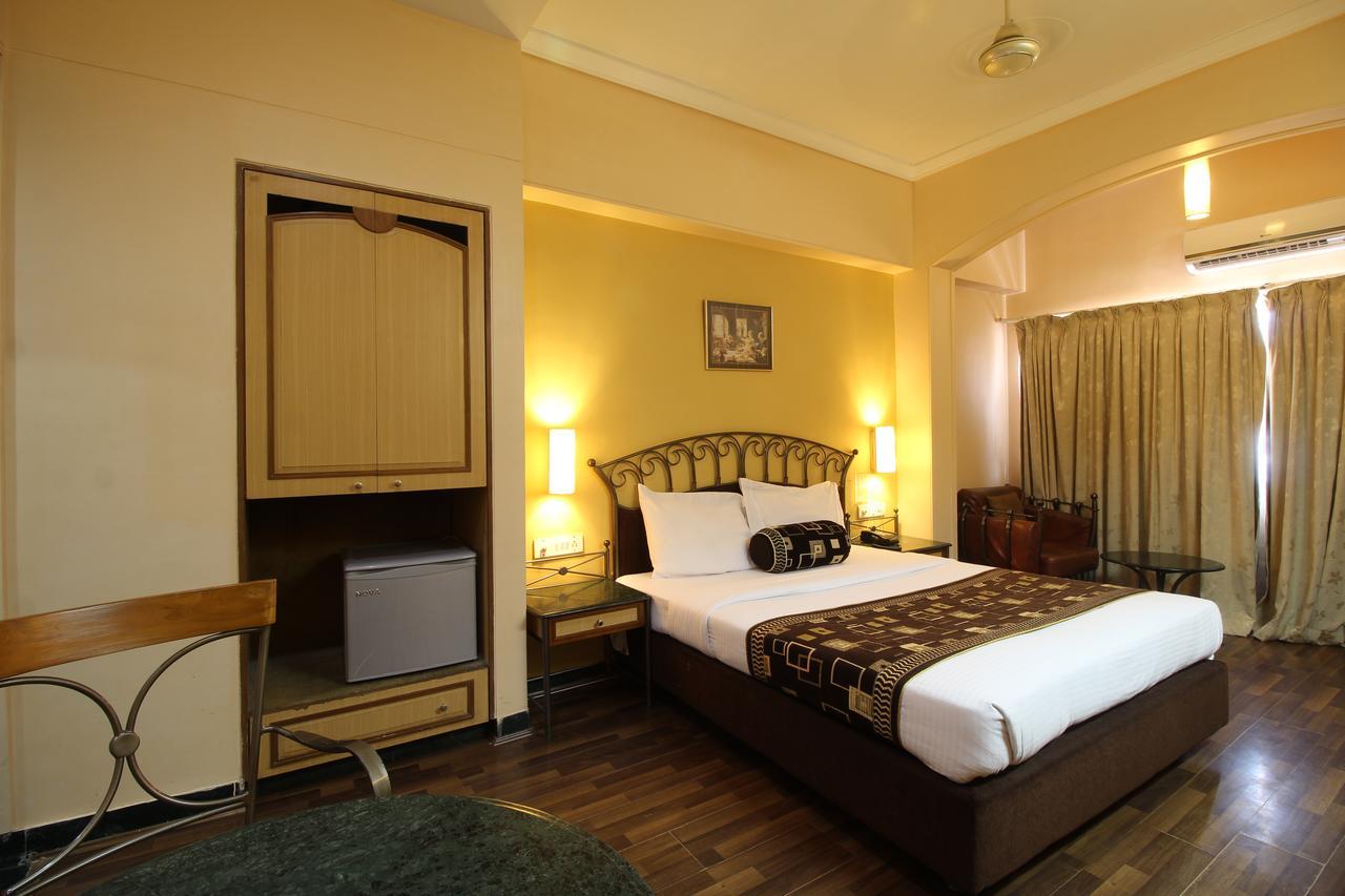Hotel Gurukripa Daman Luaran gambar