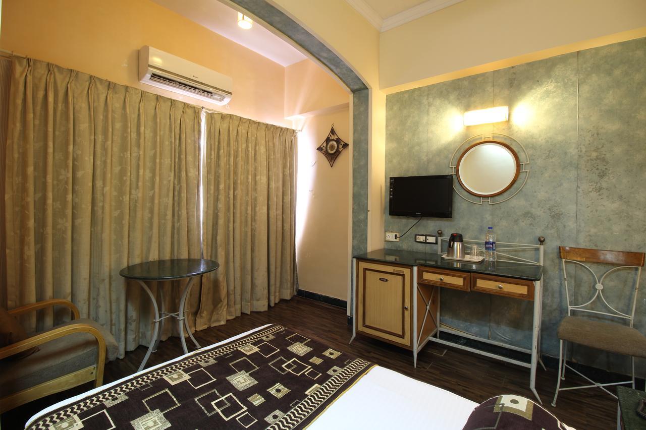 Hotel Gurukripa Daman Luaran gambar