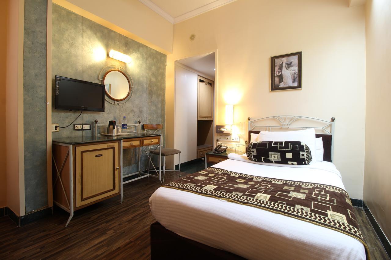 Hotel Gurukripa Daman Luaran gambar