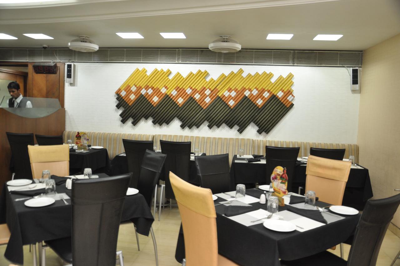 Hotel Gurukripa Daman Luaran gambar