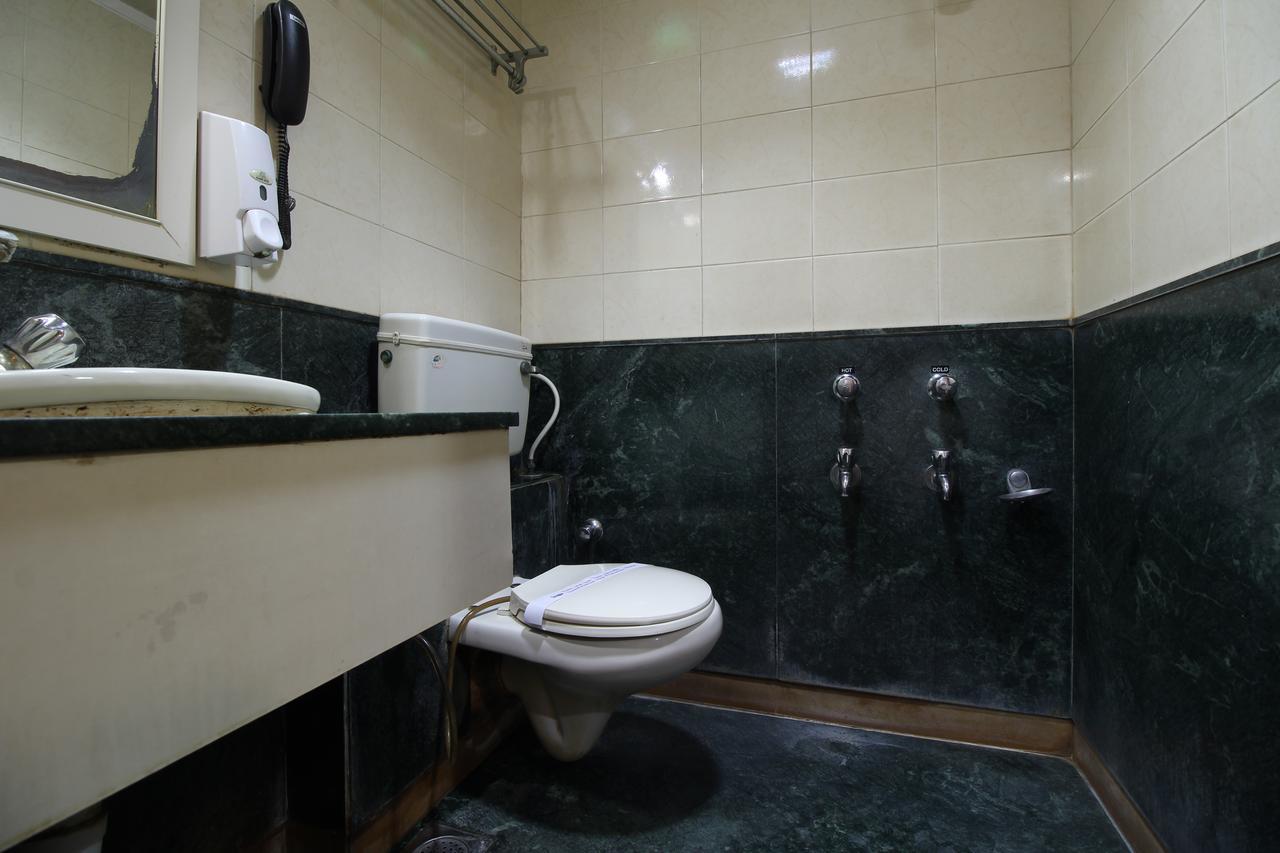 Hotel Gurukripa Daman Luaran gambar