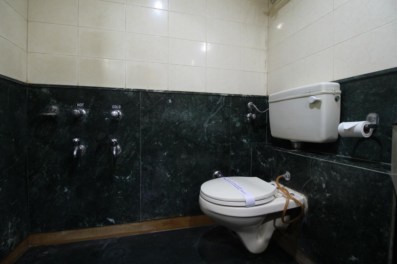 Hotel Gurukripa Daman Luaran gambar
