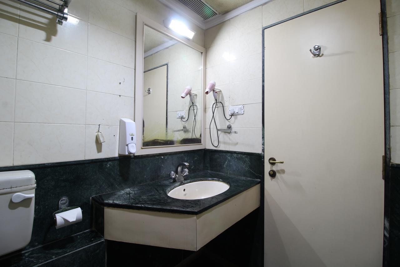 Hotel Gurukripa Daman Luaran gambar