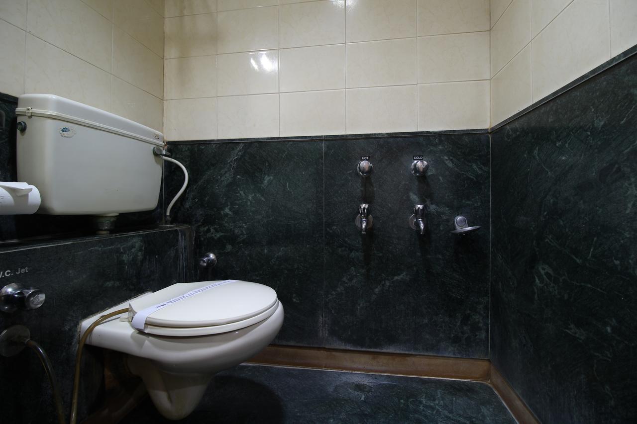 Hotel Gurukripa Daman Luaran gambar