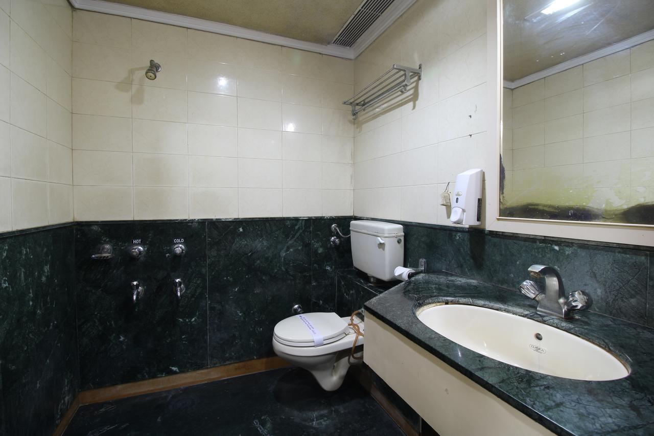 Hotel Gurukripa Daman Luaran gambar