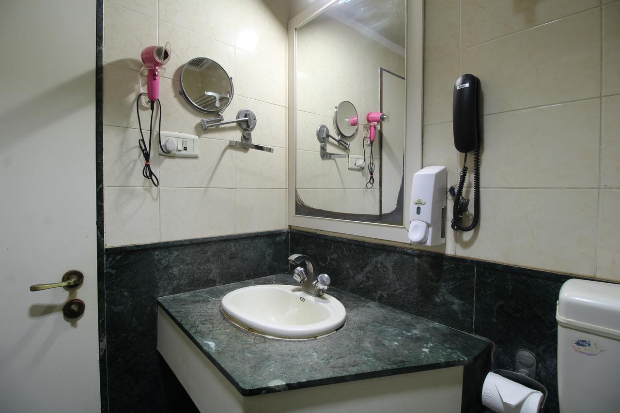 Hotel Gurukripa Daman Luaran gambar