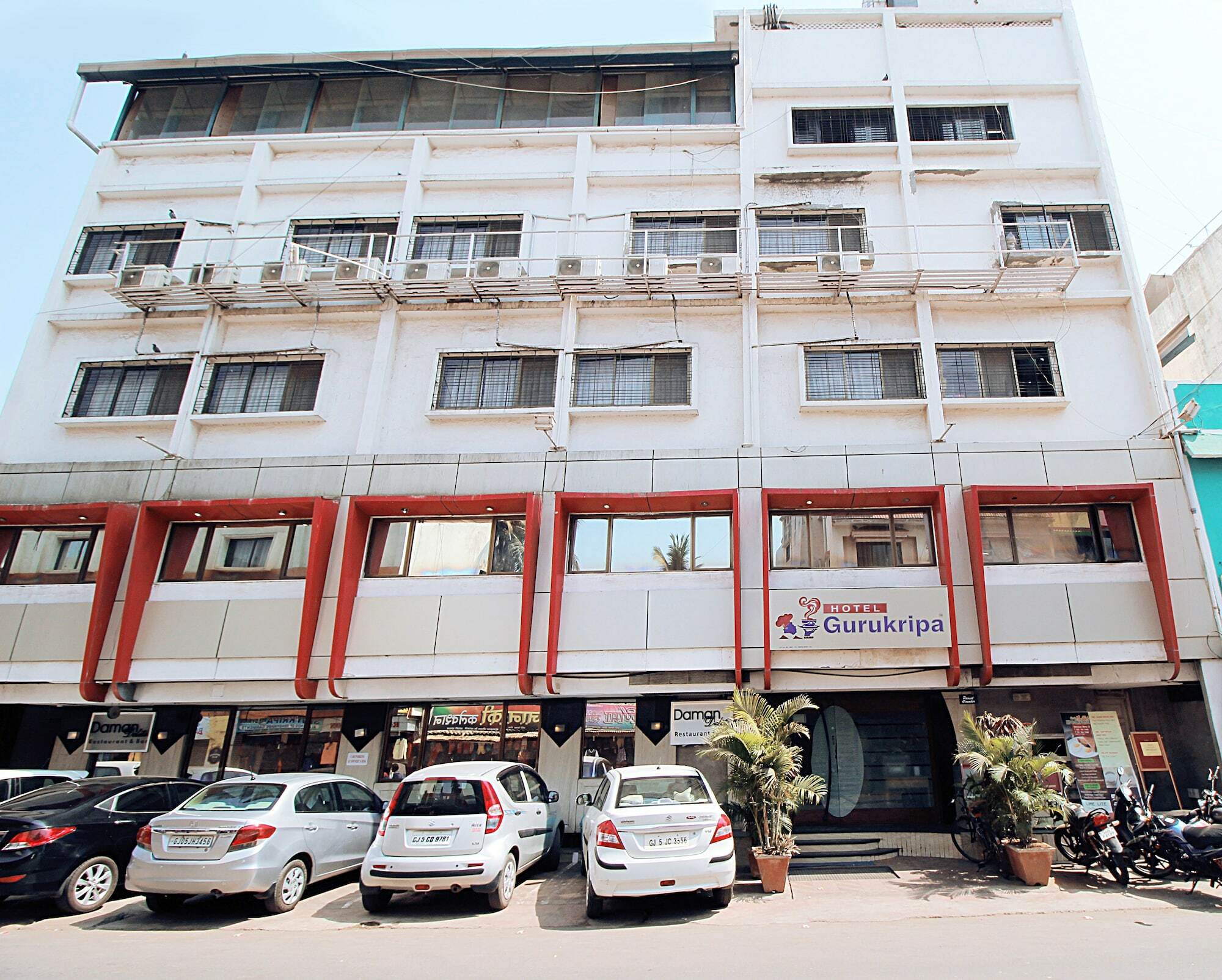 Hotel Gurukripa Daman Luaran gambar