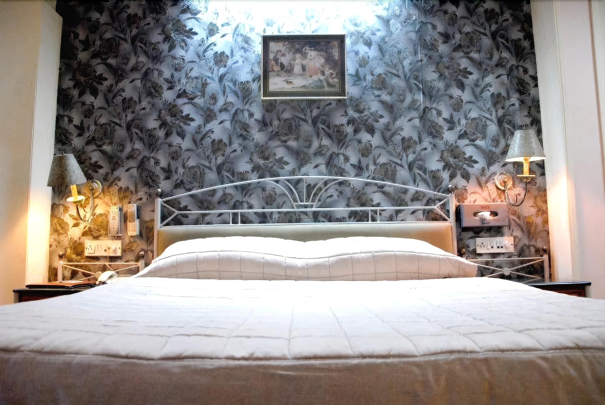 Hotel Gurukripa Daman Luaran gambar